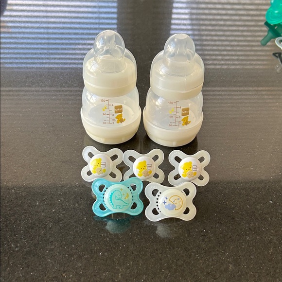 Baby Feeding Bottle and Pacifier Set - Picture 1 of 3